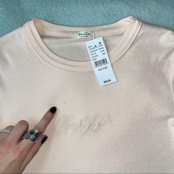 NWT Brandy Melville Peach New York Embroidered Baby Tee - Picture 7 of 8